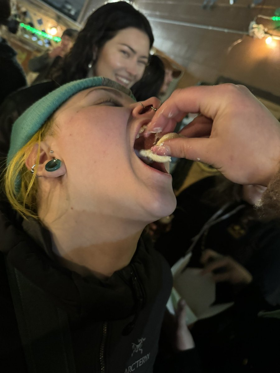 _egg_tit's tweet photo. Fists full of Mac n cheese at the dive bar queen?👉👈 https://t.co/qKsme82A4H