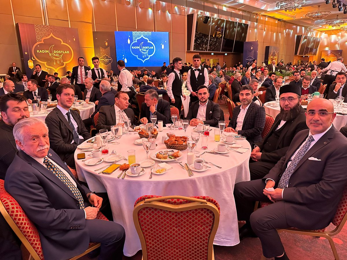 YasarDogan__'s tweet photo. Cumhurbaşkanımız Sayın Recep Tayyip Erdoğan'ın teşrifleri ile düzenlenen "Kadim Dostlar İftarı" programına Semerkand Vakfı Genel Başkanı Yakup Yakupoğlu Hocamız ve kardeş kuruluşlarımızın başkanları ile birlikte katıldık.

@RTErdogan 
@milliiradeplatf
@yakupyakuboglu 
@tumsiad https://t.co/Cfbfgvf2Mk