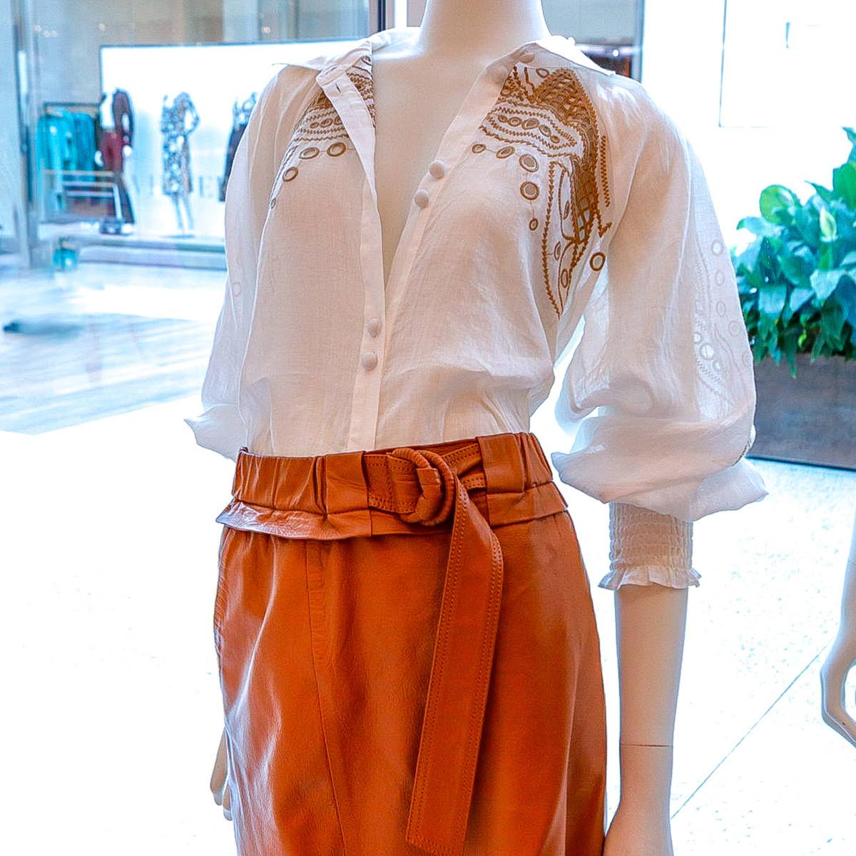 BHShopping's tweet image. 🍂 O outono não é sempre igual. Confira um pouquinho das novas coleções já disponíveis em nossas lojas para arrasar nas suas composições👗👖:

1 - Le Lis Blanc
2 - Maria Filó
3 - Animale
4 - Lúmini

#BHSHopping #ModaOutono