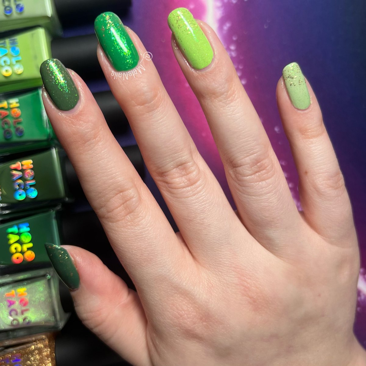 _MelsNails's tweet photo. Celestial lights and gold flake over a green skittle! ๐
๐ป
@holotaco #Monstera #ModestMoss #GreenScreen #HereForThePayday #MatchaMaker #CelestialLights #GoldFlakeTaco #HoloTaco #melsnails #holotacocombo #Skittle https://t.co/vUfG01ibn1