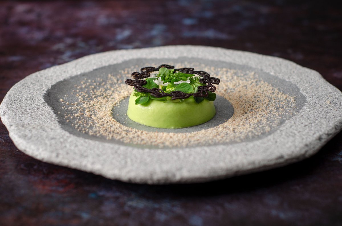 For chefs looking for spring recipe ideas here’s some inspiration from our culinary team. It’s a pea mousse with black garlic tuile and lemon verbena gel. The recipe is vegetarian, but the cream and milk can be replaced with a plant-based alternative >> msk-ingredients.com/virtual-kitche…