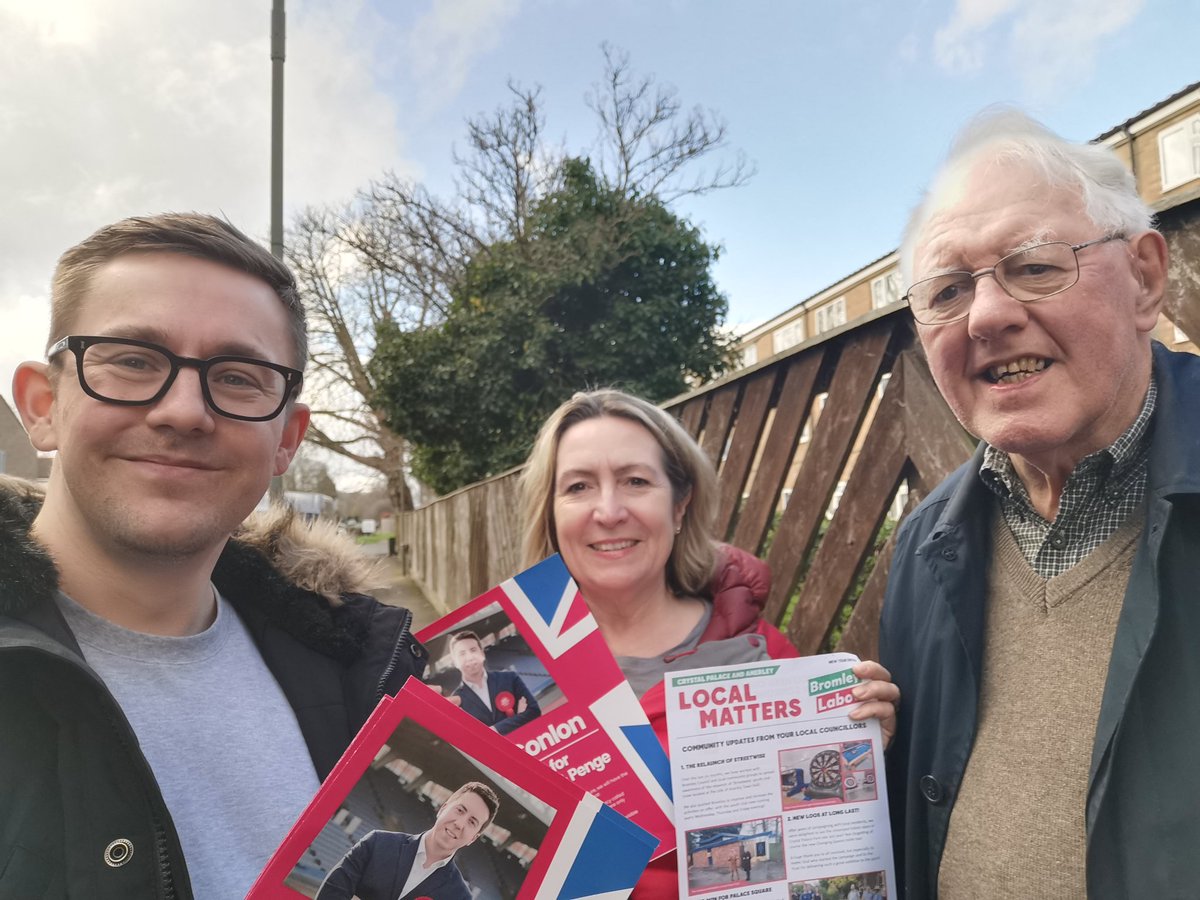 PalaceLabour's tweet photo. Busy end to the weekend speaking to residents, picking up casework and delivering leaflets on South Penge Estate 😄 https://t.co/HBPc5FGK87