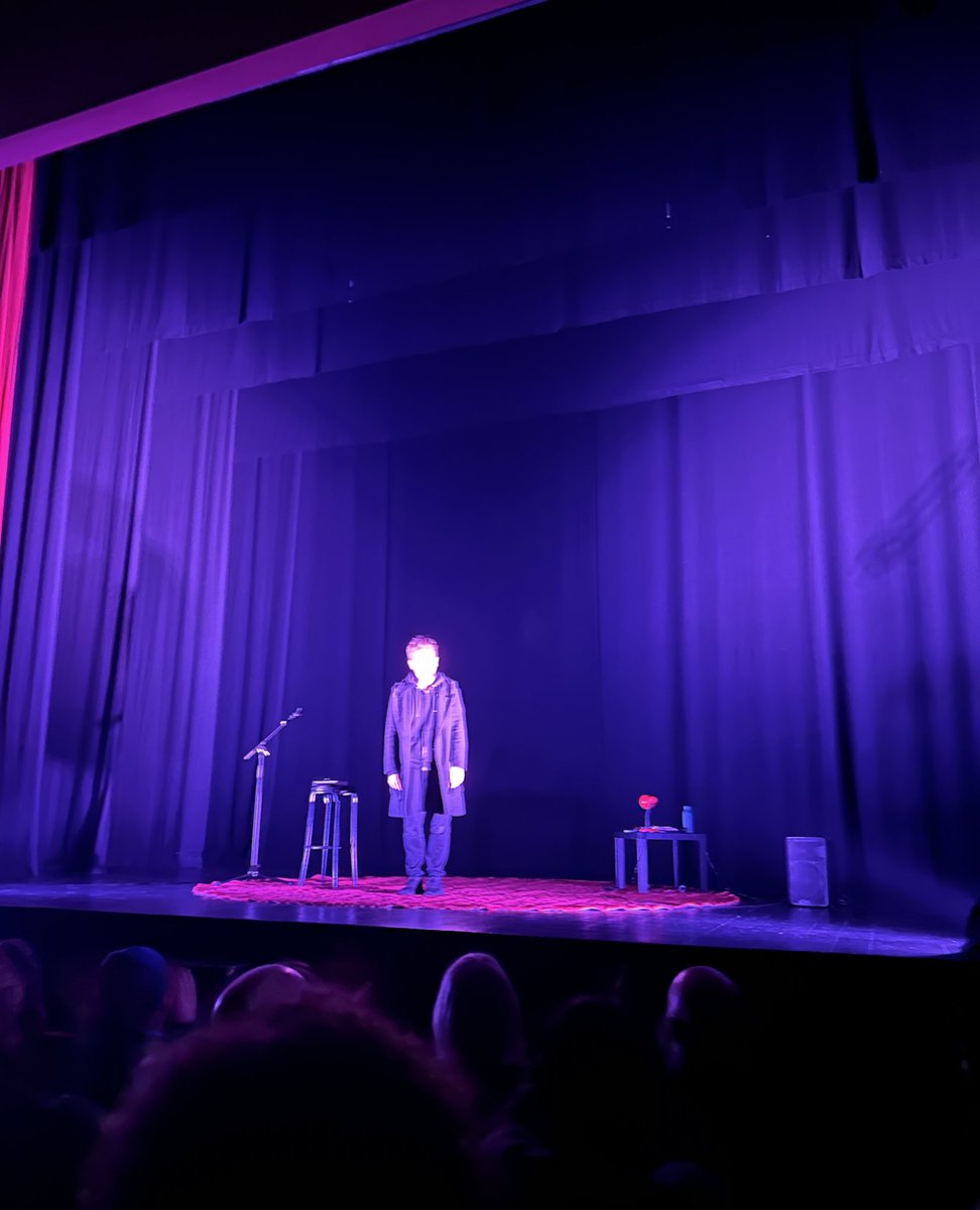 Parlant de Shakespeare he recordat el #Hamet01 de <a href="/SergiBelbel/">Sergi Belbel</a> i <a href="/enriccambray/">Enric Cambray</a>. Un text brillant i una interpretació de traca i mocador!!! Intel•ligència, crítica i diversió a parts iguals, quina meravella!! 
Esperant el #Hamlet02 🙏🎭