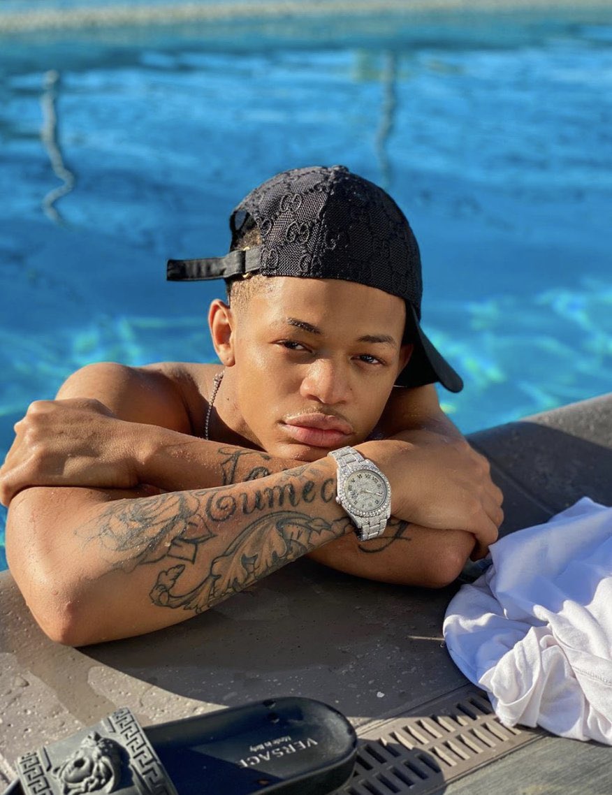 𝔇𝔢𝔳𝔦𝔫 tweet media