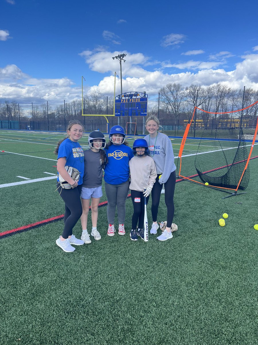 MahopacSoftball's tweet photo. Awesome day with our Youth Clinic @MahopacSchools https://t.co/oMvDBmKXiF