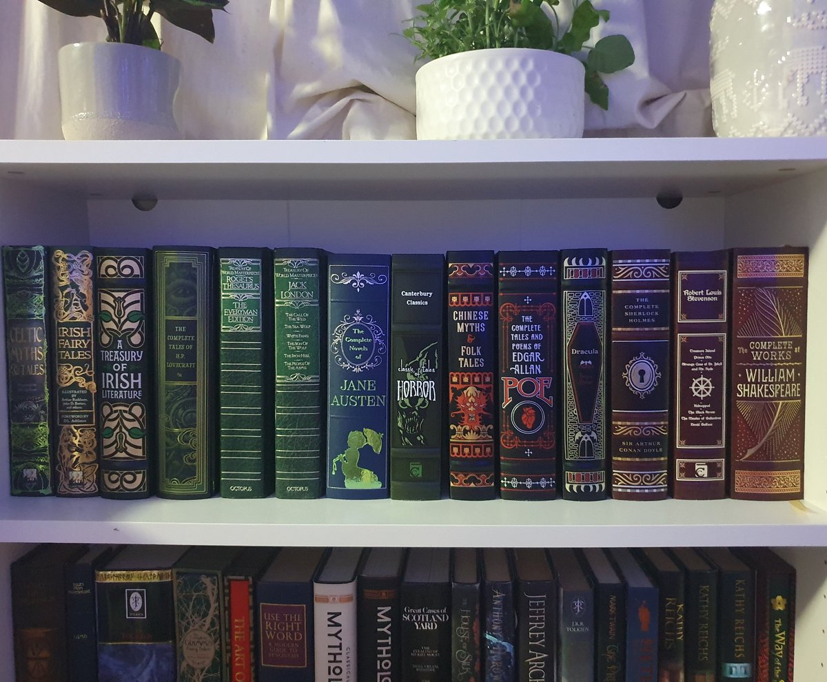 Show me some shelfies!

#WritingCommunity #writerslife #books #booklovers #Reading