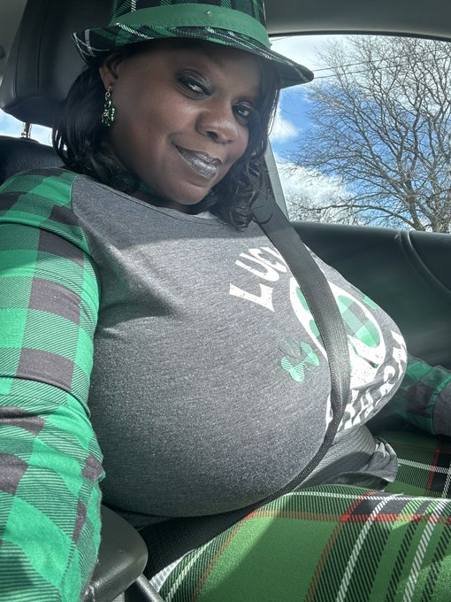 Happy St. Patrick&rsquo;s Day Everyone ☘️🙃😉&hellip;😘🥰❤️&hellip;🍫 https://t.co/q2GbmDPcp6<a href="/tag/bigsexytitt"class="tags"><span>#bigsexytitt</span></a>