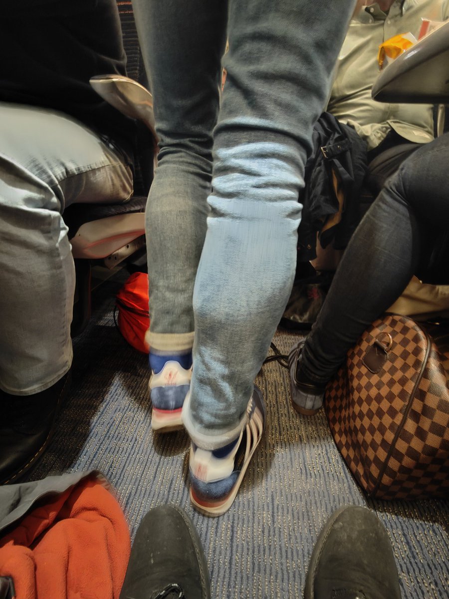 JarrodField's tweet photo. @AvantiWestCoast @DailyMailUK  this is what a £110 train ticket gets you these days ... A 2hr delay and only halfway home whist sat on the floor https://t.co/T9H9Bz6l1k
