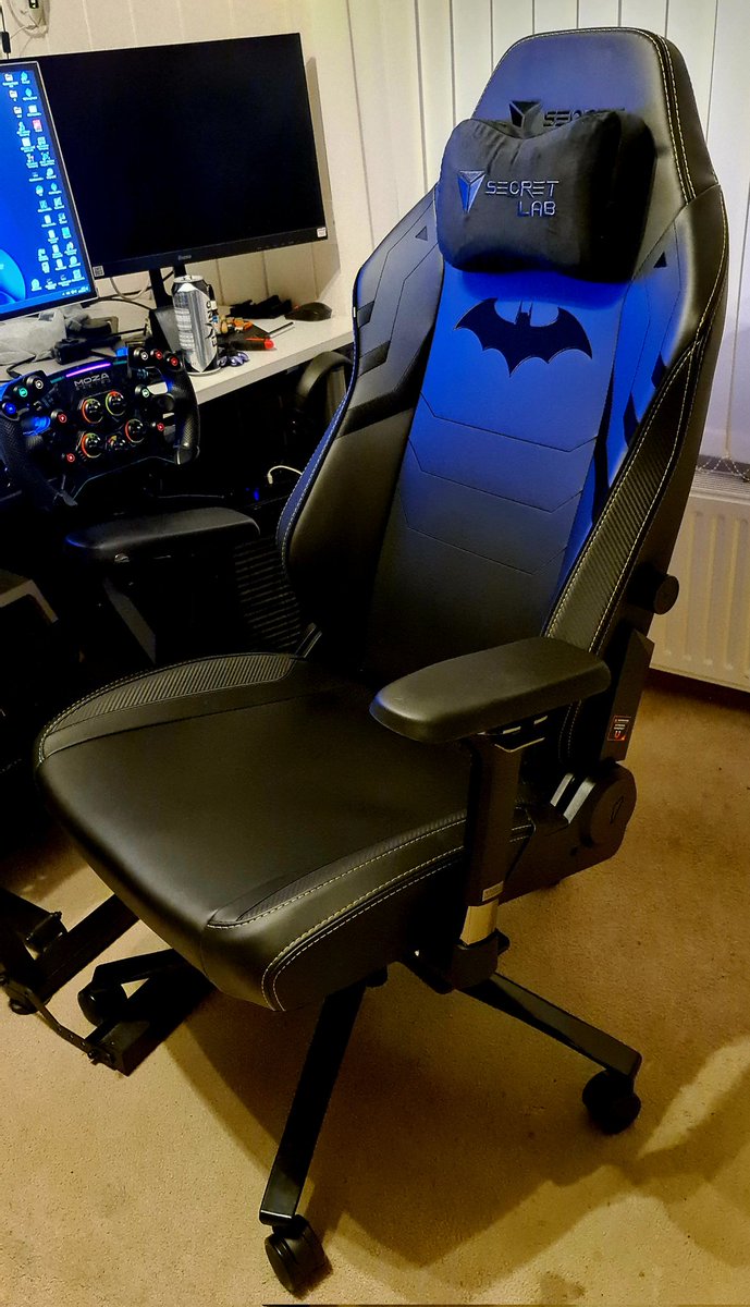 Luvima_de's tweet photo. Mein neuer Homeoffice-, Gaming-, Racing-,Youtube- &amp; Creator-Stuhl: Ein Secret Lab Titan Evo 2022 in der "Dark Night" Edition als XL-Ausführung. Ist schon cool 😎 

#secretlabtitan #titanevo2022 #darknight #luvima #simracing https://t.co/9EnnBJz8dB