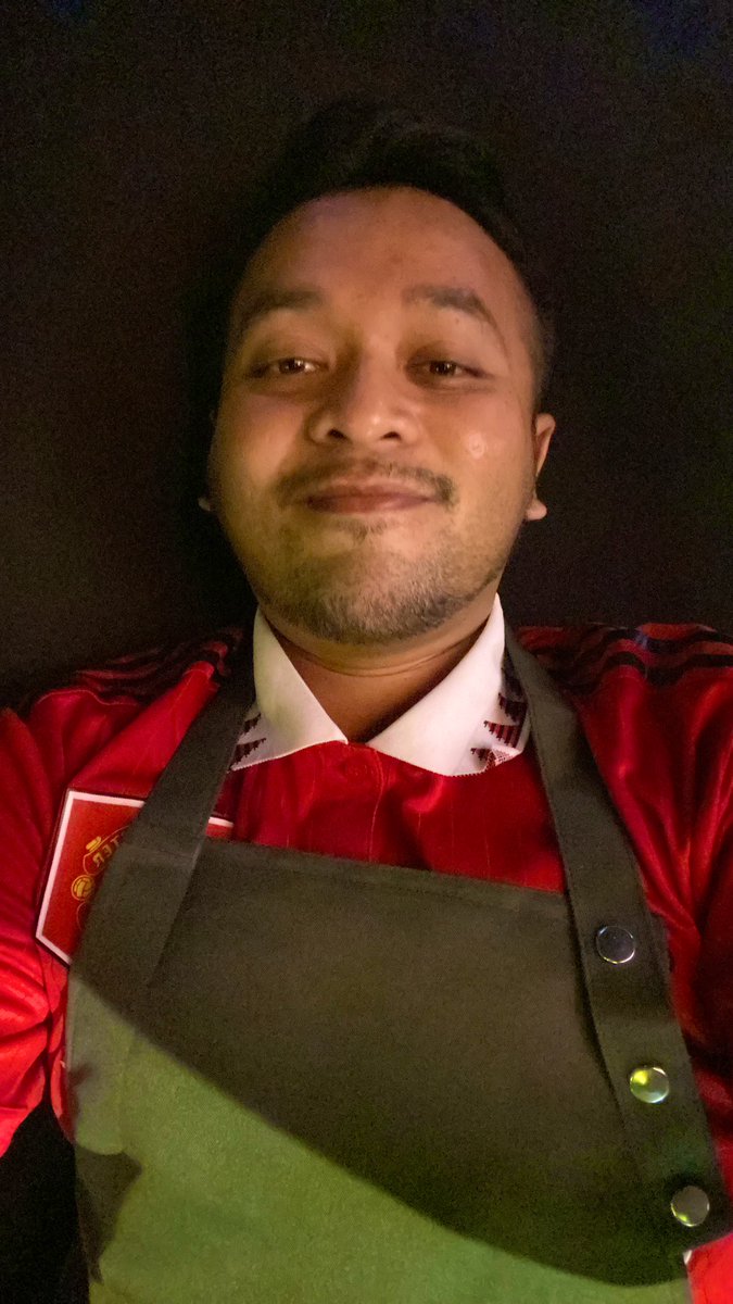 PapaOyen89's tweet photo. Rasa ada luck pulak pakai baju Menyu malam ni 😘
KUDAPAN dok buka lagi ni 😇
#menyu #ManchesterUnited #gloryunited https://t.co/tZb3bO7ASq