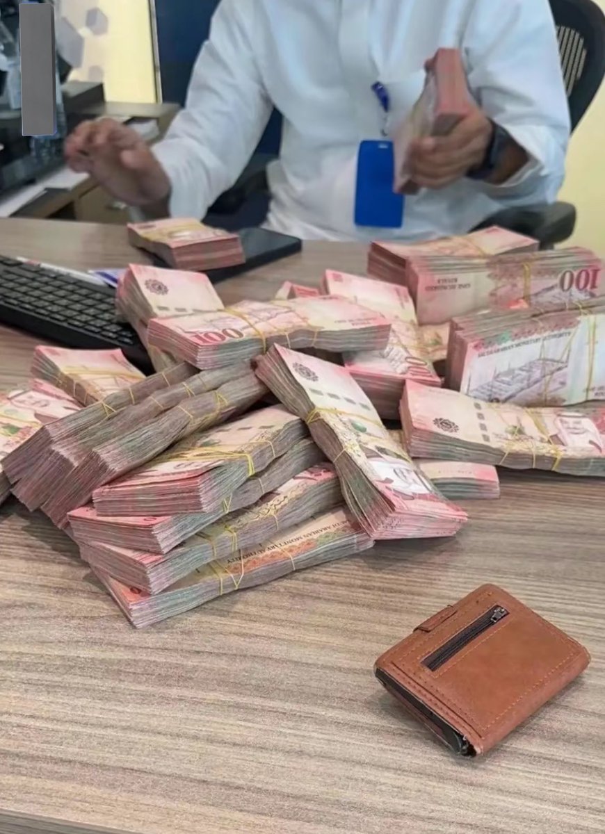 لحظات ونسحب على
 الفائز الرابع والخامس
متابعة
ورتويت للتغريدة

#النصر_بن_غازي
#افطار_صايم_رمضان_جمعيه_احسان7