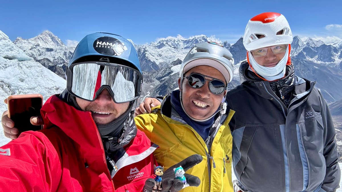 namasadventure's tweet photo. And we have a SUMMIT at 🏔 Lobuche East 6119M https://t.co/oSJMNLnbAO
Lead Guide Mingma
CONGRATULATIONS TO Ondrej &amp; Xiaoguang. Now they set off to the EBC trek to conclude their expedition. https://t.co/RYzMY8BFNV