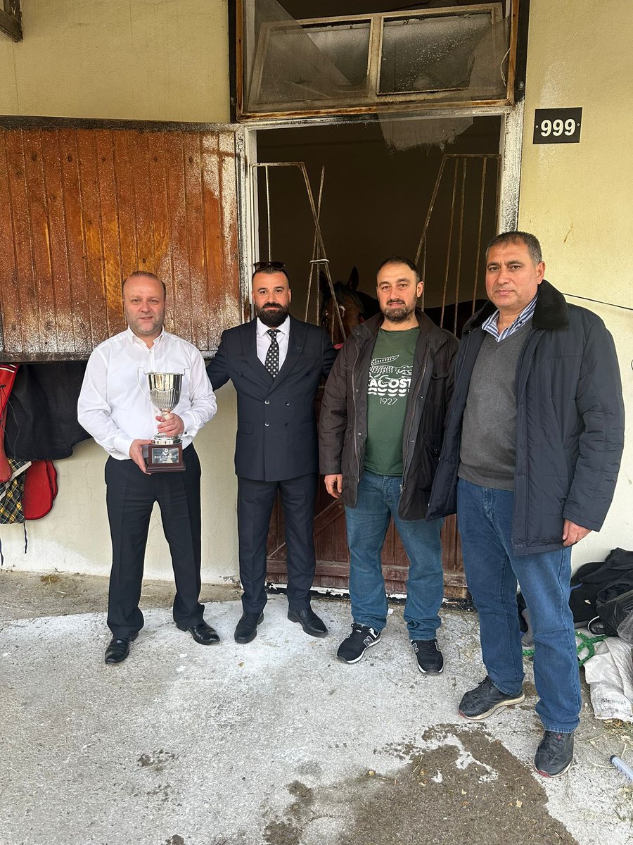 yarisanaliz1's tweet photo. “8 yaşında, azimle, hırsla, inatla” bir Ege Derbisi zaferi geldi.

Kayı Beyi bir yolunu buldu yine kazanmak için. 🏆🧿🏇

Bizi destekleyen, bizimle bu hayali kuran ve bizimle sevinen dostlarımıza sonsuz teşekkürler, bu zafer sizlerin inancıyla geldi biraz da.

İyi ki varsınız 🙏 https://t.co/SobCSd8Q15
