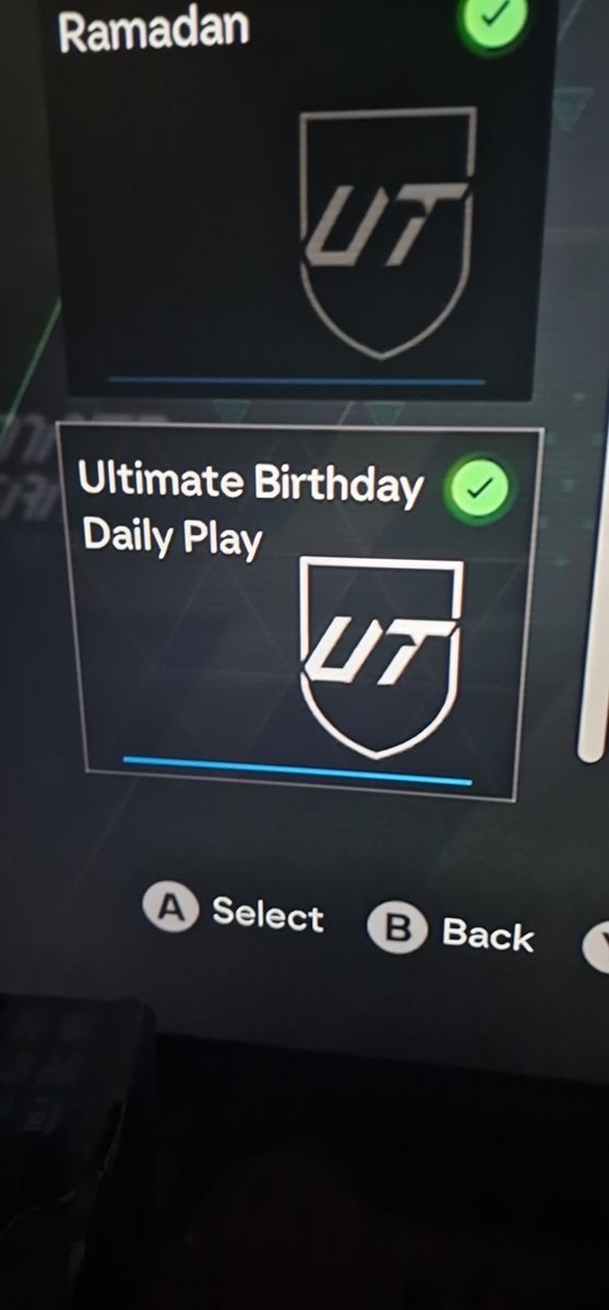 sweep408's tweet photo. @EASPORTSFC You have all this but cant sort out your daily play that has mot been completeable for 2 days now really now @EASPORTSFC https://t.co/rGSsPuFkFf