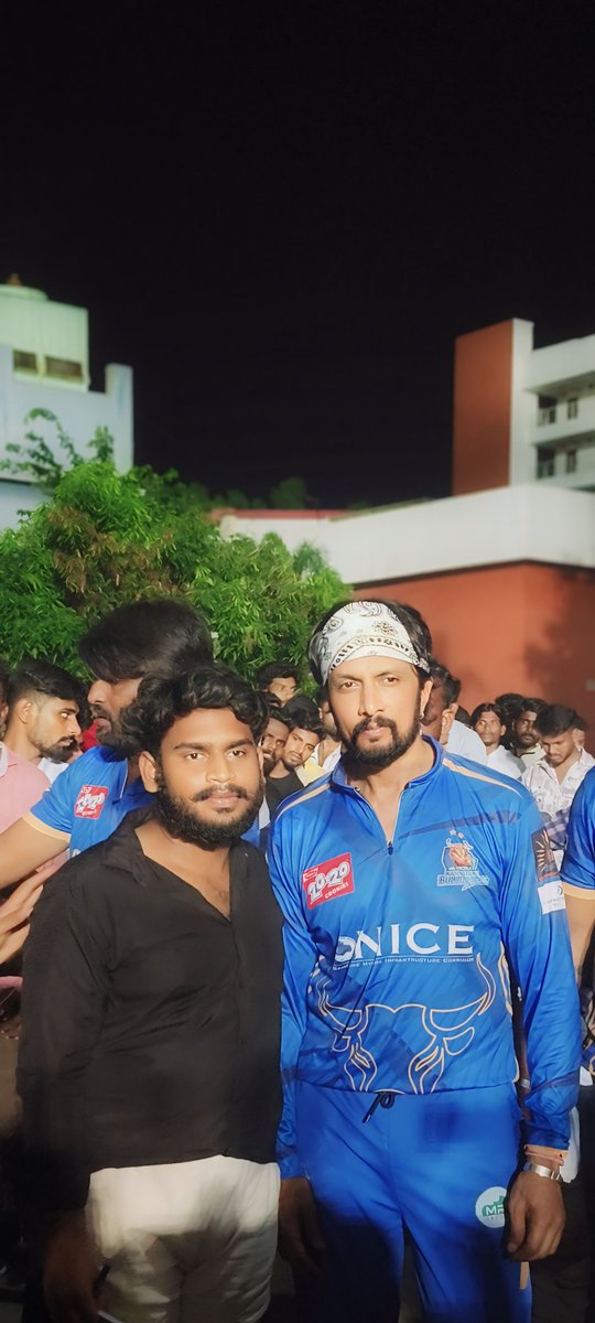 Ma :- what's ur Dream 😀 Me ;- it's already over ma That's moment can't express 😭🥹😘🩷 @KicchaSudeep #MaxTheMovie #CCL2024 #KicchaSudeep𓃵