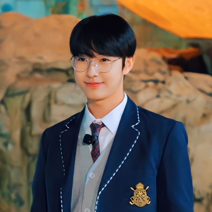 𝙃𝙚𝙡𝙡𝙤, 𝘽𝙞𝙧𝙪𝙡𝙖𝙣𝙜𝙞𝙩!

"dekat sama kakak kelas ternyata nggak seburuk itu ya?"

-Huang Renjun AU ; by lysunshine