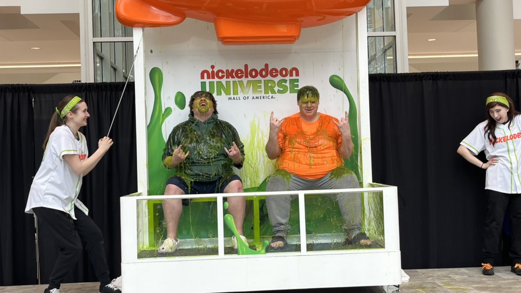 I got slimed with @OlDrippyThicc #NickelodeonUniverse #MOA