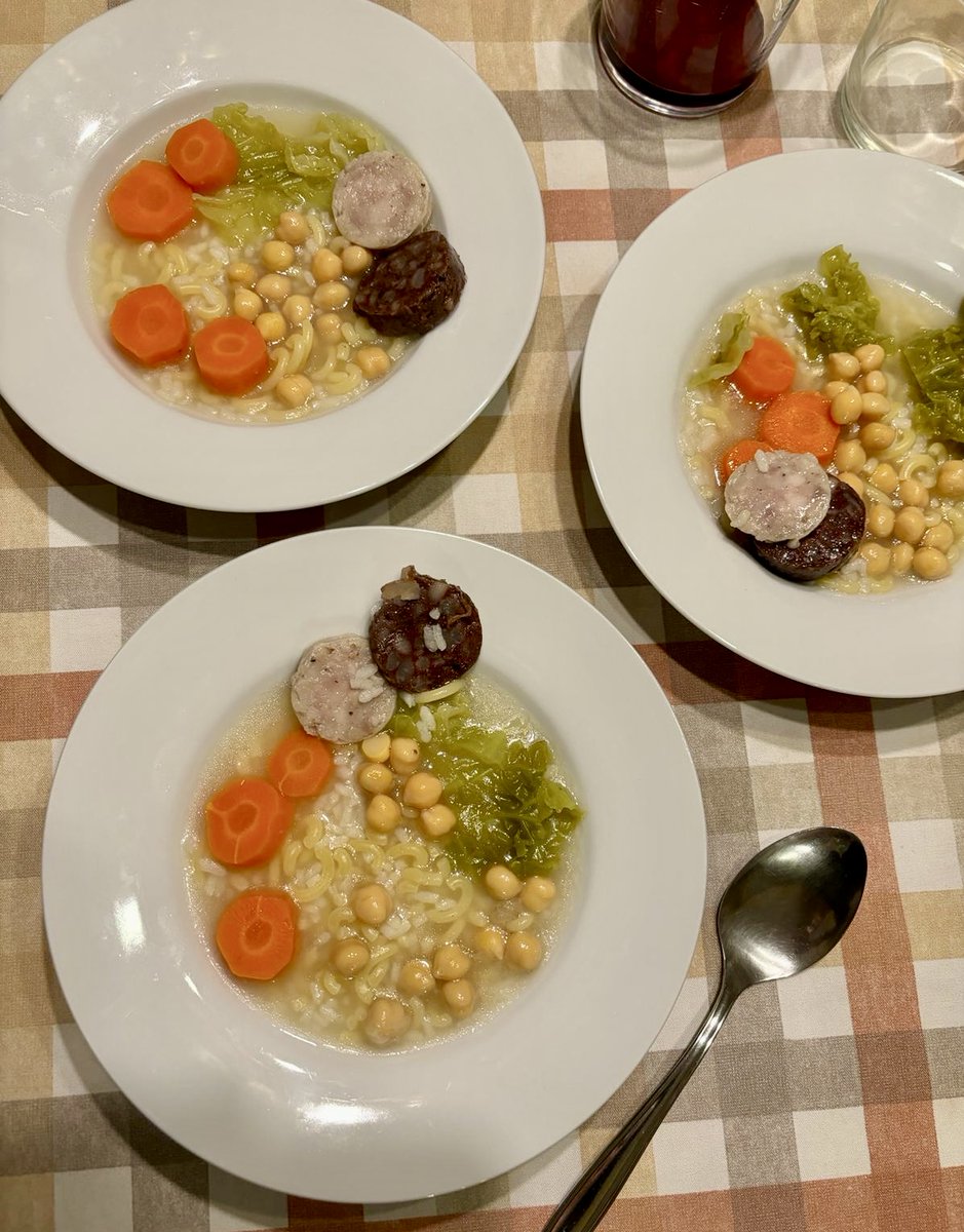 Des de fa uns dies tens al blog: #soup #sopa #arròsifideus #escudellabarrejada #escudelladepagès #escudellacatalana #cuinacinc cuinacinc.blogspot.com/2024/02/escude…