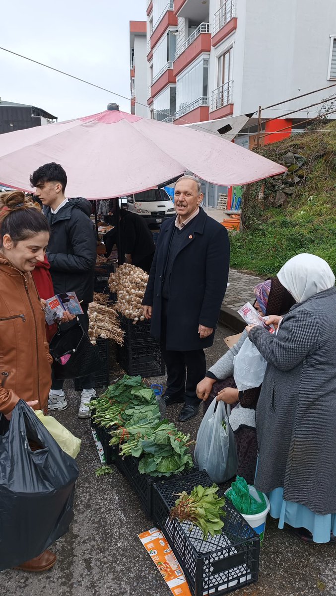omerturanbtp's tweet image. Pazar günü Pelitli mahalle pazarında hemşehrilerimizle buluşup pazarcı esnafımızın sorunlarını dinledik çözümler için projelerimizi anlattık 

Güzel kalpleri ve desteklerine teşekkür ederiz #trabzon #pelitli