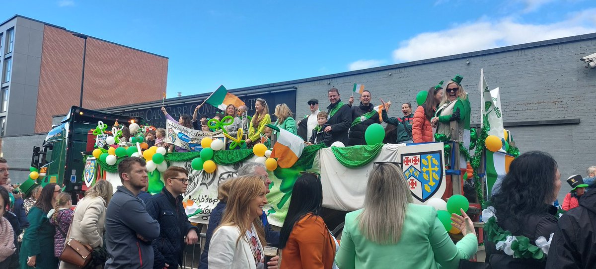 🌟🍀 Our float dazzled in the St. Patrick’s Day Parade, a roaring success all thanks to our incredible community, especially Mrs. Corke! ‘Go raibh maith agat’ to Miss Brady too! Here’s to fun, creativity &amp; community spirit! Great to be back in #Digbeth  #StPatricksDay <a href="/ITVCentral/">ITV News Central</a>