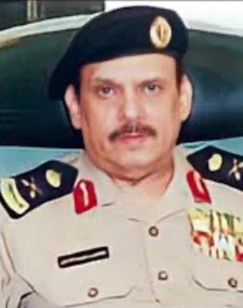 abdulelah340's tweet photo. بقلوب مؤمنة وراضية،،
انتقل الى رحمه الله تعالي أخي اللواء متقاعد / سلطان بن عايض الحارثي مدير الإدارة العامة لمكافحة المخدرات سابقاً . أسأل الله العظيم رب العرش العظيم أن يغفر له و يرحمه ويسكنه فسيح جناته.
وأن يوسع مدخله و يثبته عند السؤال،و أن يغسله بالماء و الثلج و البرد وأن ينقه من الذنوب و الخطايا كما ينقى الثوب الأبيض من الدنس،وأن يجعل قبره روضة من رياض الجنة،و أن يلهم أهله ومحبيه الصبر و الثبات.
رجل بذل جهده واخلص ل #دينه و #مليكه و #وطنه، افنى عمره في سلك العسكرية منذ كان ضابطاً في #شرطة_الرياض مديرا لقسم الملز ومساعدا لمدير العمليات في شرطة الرياض ثم مستشارا بالأمن العام ثم مديرا لشرطة منطقة #تبوك ثم مديرا عاما لمكافحة المخدرات منذ عام 1415هـ حتى 1425هـ .
عملت معه عشر سنوات حصلت الادارة أثناء قيادته للمكافحة على جائزتين واحدة لمكافحة المخدرات والاخرى للجنة الوطنية لمكافحة المخدرات ، حقق انجازات هامة في مجال خفض العرض والطلب في كل جوانبه، وكان له دور كبير في مجال الوقاية وتوعية المجتمع وتأهيل المتعافين من الادمان .
رحم الله اخي العزيز الحبيب ابو ثامر وغفر الله له.
إنّا لله وإنّا إليهِ رَاجعُون .
#الأمن_العام #المكافحة