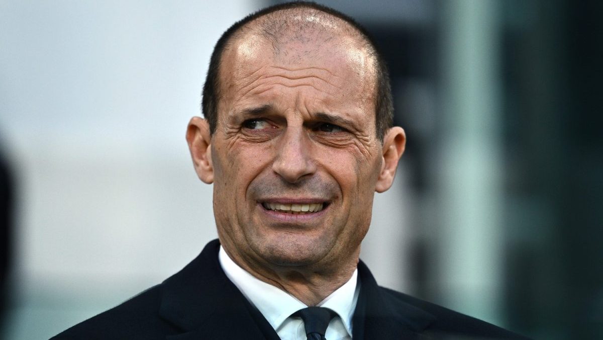 simonebarnaba21's tweet photo. A #90esimo minuto dicono che al di là dei risultati quest'anno #Allegri ha fatto un buon lavoro alla #Juve , io dico che senza Coppe, con la rosa che si ritrova io la stagione la vedo fallimentare! Poi vorrei conoscere il fornitore di così tante cavolate 🤣🤣🤣 https://t.co/EBuxjHuHpY