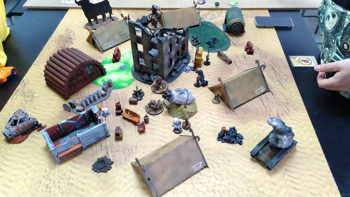 Habemus_Ludum's tweet photo. #torneoshabemusludum 
7/15
Prepárate
Cienes y cienes de instantáneas del torneo de ayer. Sólo para gente con un ratejo y ganas
#PunkHabemus
@Punkapocalyptic #punkapocalyptic #Punka #BadRollGames #MadMax #wasteland #ElPáramo #Apocalypse #postapocalypse #AlcaláDeHenares #wargaming https://t.co/yZniOLJUFW
