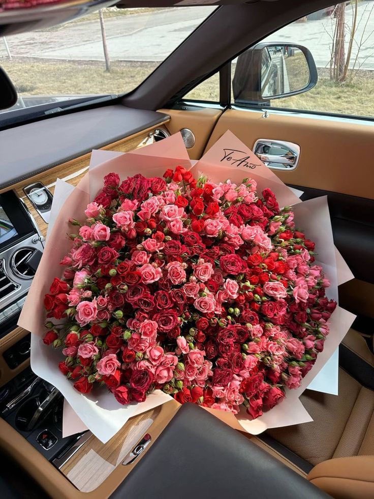 i3Moment's tweet photo. Red &amp; Pink https://t.co/Kc8g5Ejsjr