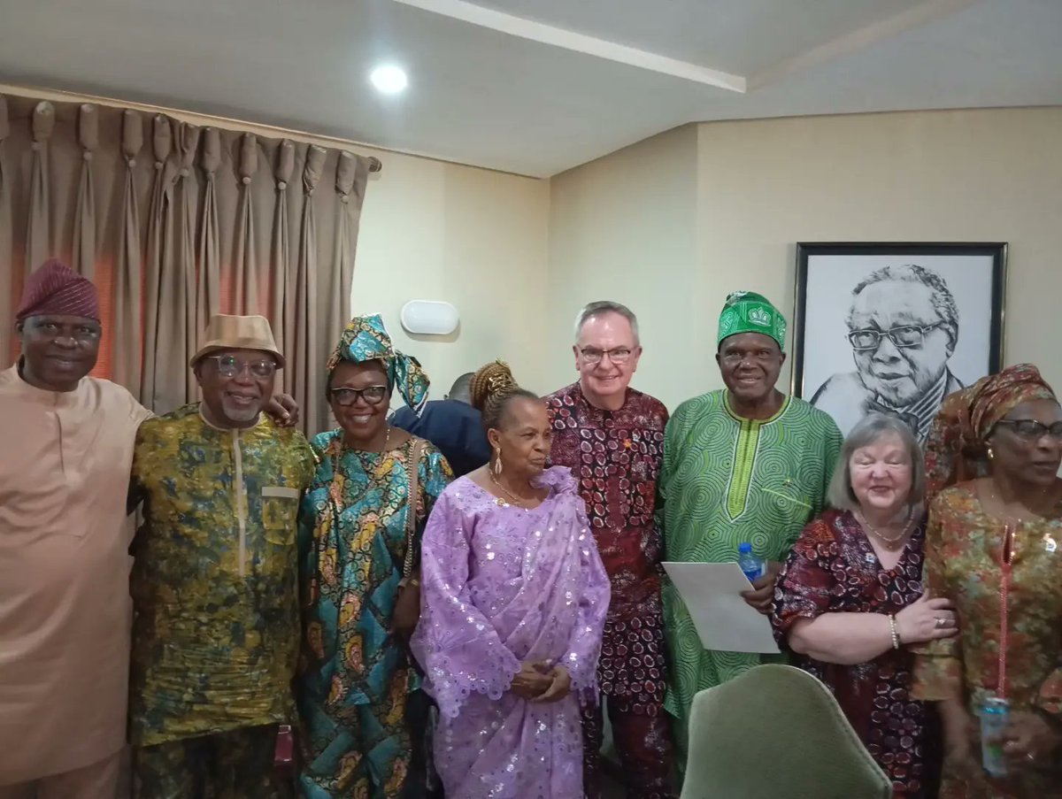 Rotary_d9125's tweet photo. The Rotary International President and his spouse Heather visits Nigeria. This was a courtesy visit to PRIP Magiyagbe's house. 
#RIPresidentVisitsNigeria #PresidentGordonAfricanHopeTour 
@rotaryinternational
@rotarydistrict9141_ 
@rotarydistrict9110
@rotarydistrict9142 https://t.co/12WGcVvZRw