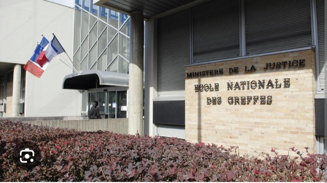 LesneJerome's tweet photo. Jeudi 18 avril 2024, je vais intervenir avec la @DIAVictimes à l'Ecole nationale des greffes devant une promotion de 240 directeurs des services de greffe judiciaires en formation initiale, pour aborder une thématique de politiques publiques : L'aide aux #victimes 
@Justice_ENG🇫🇷 https://t.co/56PmsIwAbc