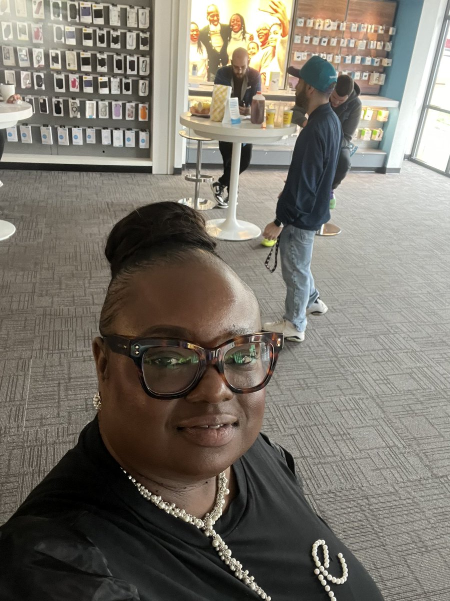 TanyaOkonkwo's tweet photo. New team new Leaders new name and everythang!! Strategy meeting then church on this beautiful Sunday!! The Bakery is training to learn and refresh on baking the sweets!! 🧁🧁@Michael__Parra @Julio_Cintron14 @VinceLeaks @404girl https://t.co/HhbWZg9YiJ