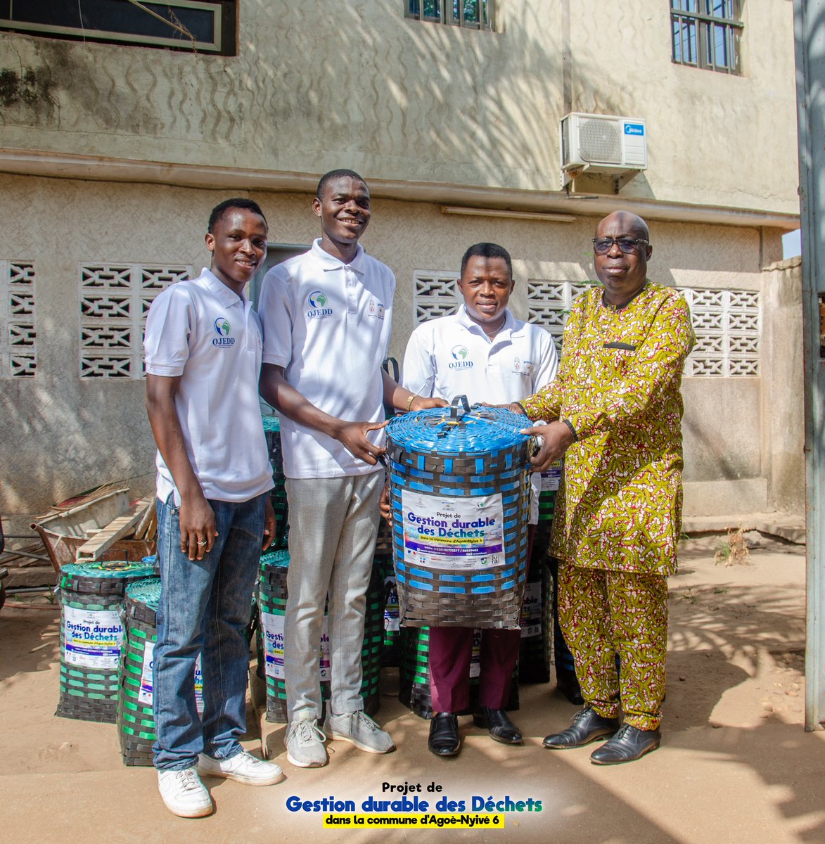 Samedi 2 Mars 2024 dans le cadre du Projet de Gestion Durable des déchets dans la commune  Agoè-Nyive 6: Adétikopé l'équipe <a href="/ojeddtogo/">ONG OJEDD TOGO</a> dont j'en fais partie a tenue une séance de formation sur la valorisation des déchets. L'équipe à doté également la commune des poubelles.