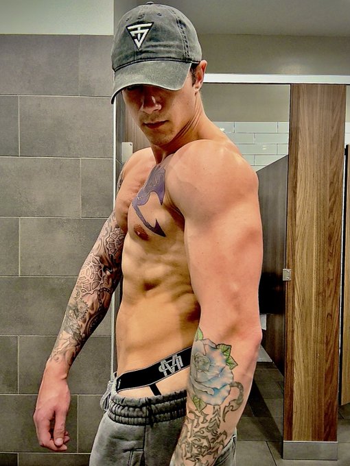 Jock strap at the gym? Best. Decision. Ever. https://t.co/Kjq06hzbi9<a href="/tag/mvsales"class="tags"><span>#mvsales</span></a>