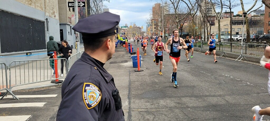 What a beautiful day for 🏃 🏃‍♀️ in NYC. Congratulations to those who helped bring home the Commissioner’s Cup for the second year in a row during today’s @NYRR #UnitedNYCHalf — including our very own @NYPD1stDep. We’re proud of you all! Also, thank you to the men and women of…