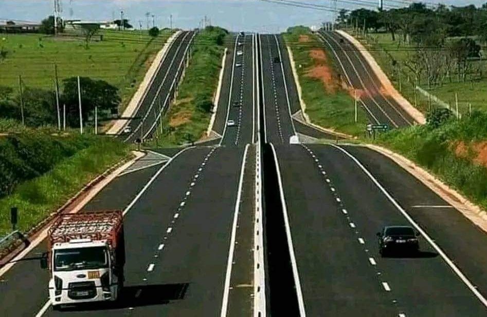 Imi moshora we have such roads in Zimbabwe learn to appreciate maCCC