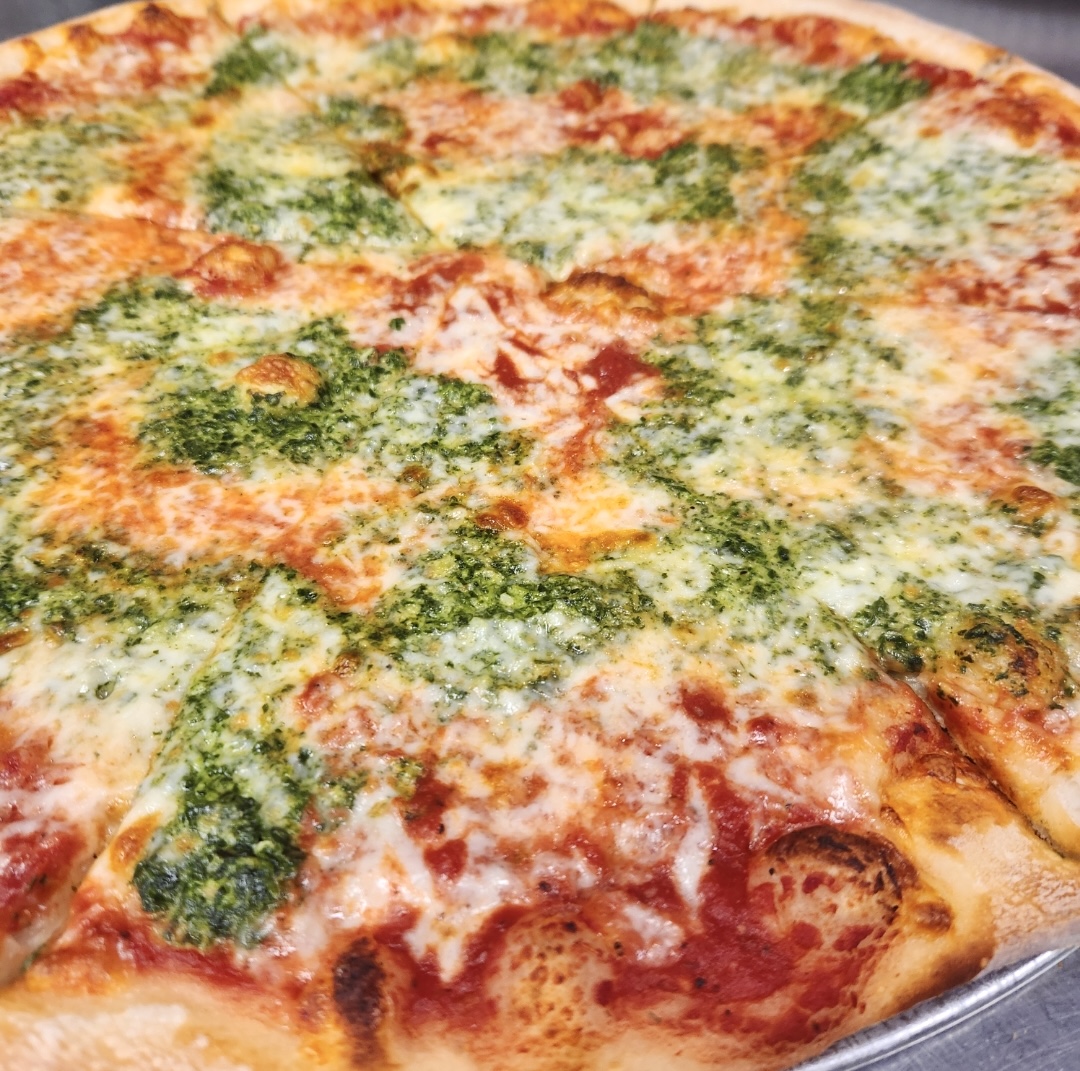 The Irish Italian is making its debut for Saint Patrick’s Day!🍀 This pie is inspired by our Mom and Dad with Irish and Italian heritages coming together💚 Our Spinach Artichoke Alfredo Sauce will have you wondering if you need to pinch yourself!🤏🏻😍🍀🍅Available March 17-31