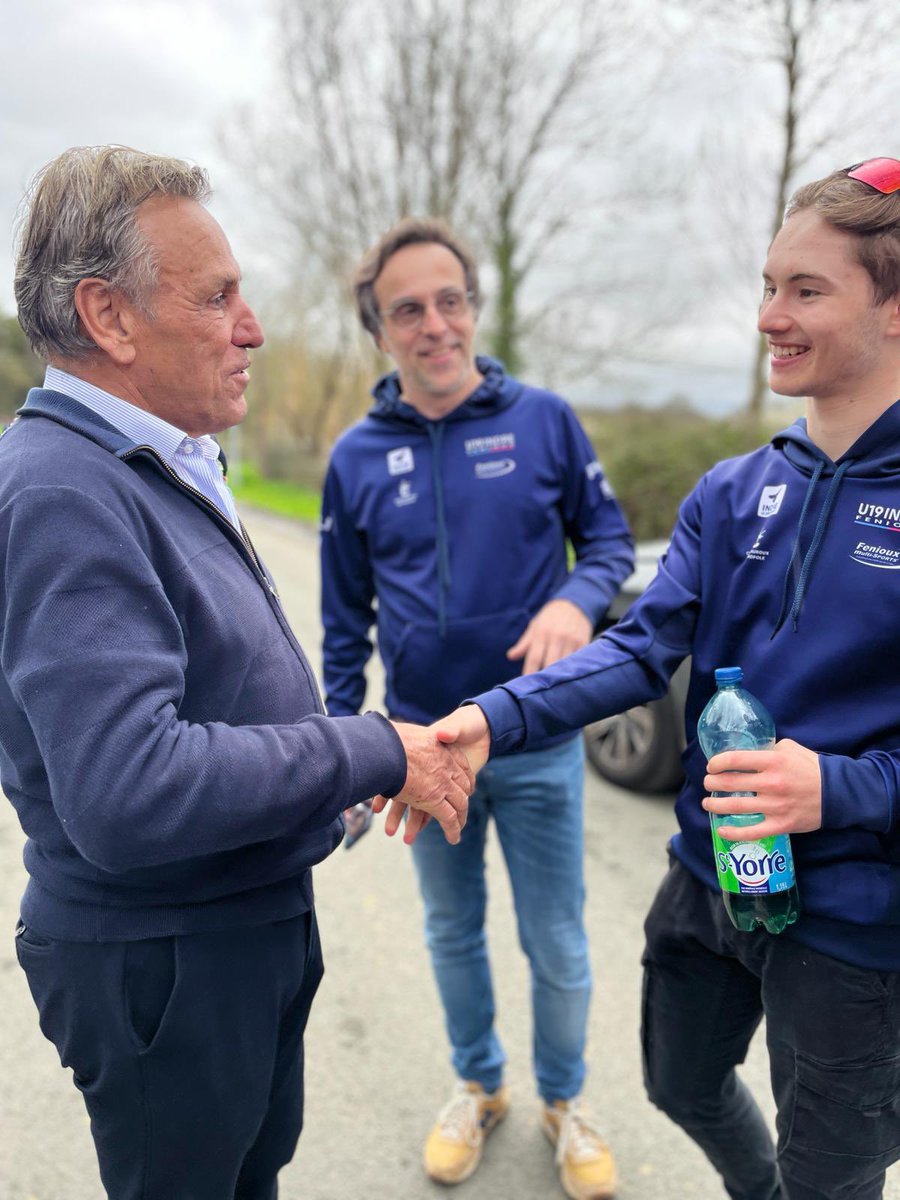 Après sa 5e place sur La Bernaudeau Junior, Alix Brissaire s’est vu féliciter par Jean-René Bernaudeau en personne 🤝