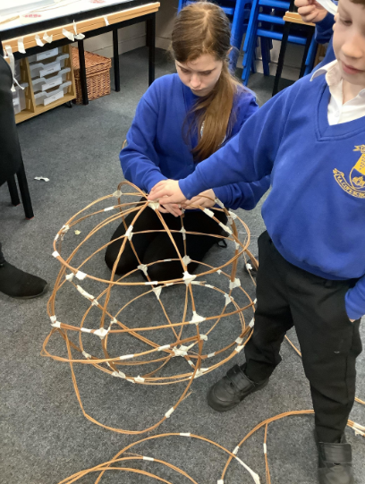 StMellionCofE's tweet photo. We made a dragon for Callington MayFest! 🐉 We would like to say a massive thank you to Mark and Biddy for spending the day with us last week to make our fantastic beast . 🐲
Team Woodpecker Class 💙
#BringCreativity #BringIt #BringFriendship #BringCommunity https://t.co/fRrpDNuEBa