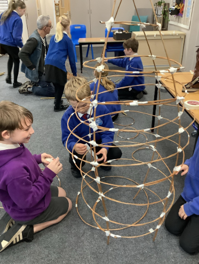 StMellionCofE's tweet photo. We made a dragon for Callington MayFest! 🐉 We would like to say a massive thank you to Mark and Biddy for spending the day with us last week to make our fantastic beast . 🐲
Team Woodpecker Class 💙
#BringCreativity #BringIt #BringFriendship #BringCommunity https://t.co/fRrpDNuEBa