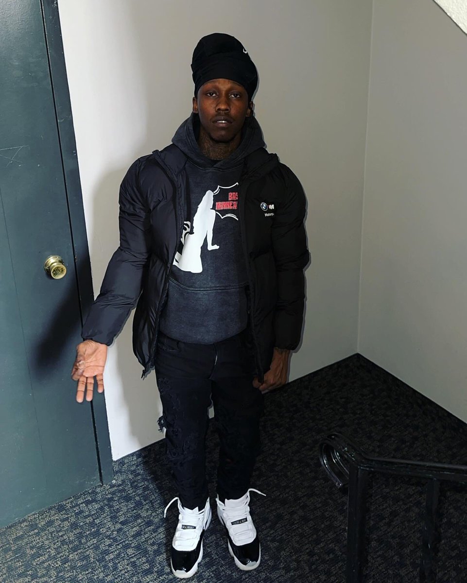 BankRollRayRay's tweet image. “Ma Lil Bitch don’t bring ha friends around me, cause I crack shit” 💰💫