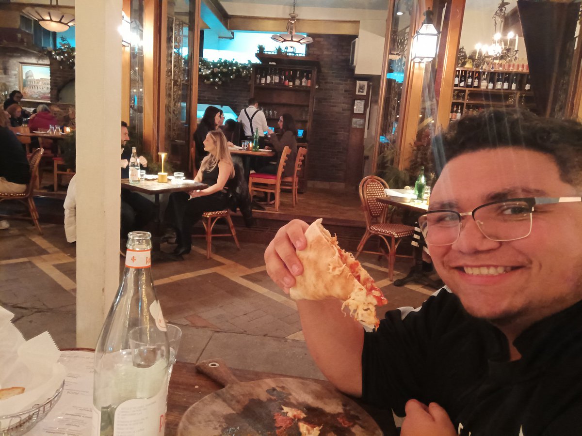 MariaJonCande's tweet photo. Enjoying dinner in Little Italy https://t.co/acxK9AROM1