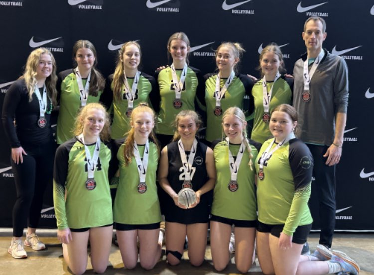 MayceeHoefler's tweet photo. St.Louis MEQ Gold Runner-Up https://t.co/wZJ6MbaMqg
