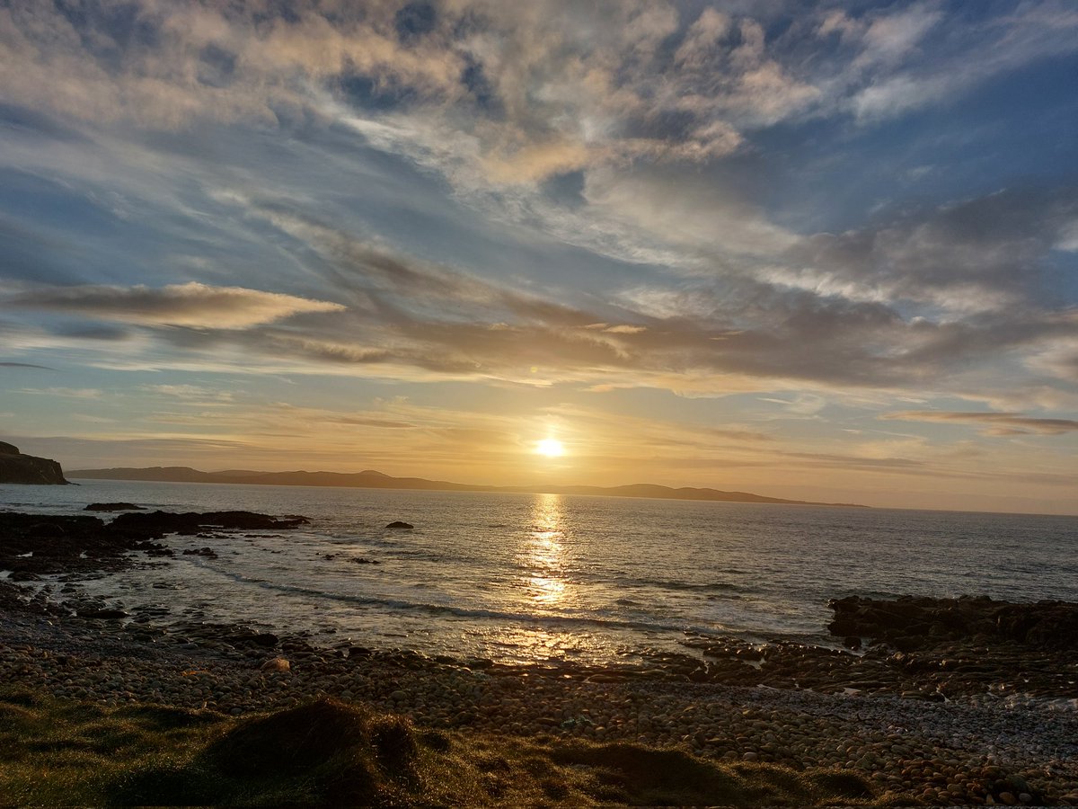 Rosieekelly28's tweet photo. As the sun sets on St Patrick's Day.
#LaFheilePadraig
@StormHour
#Dunaff https://t.co/FKSoZ7TffV