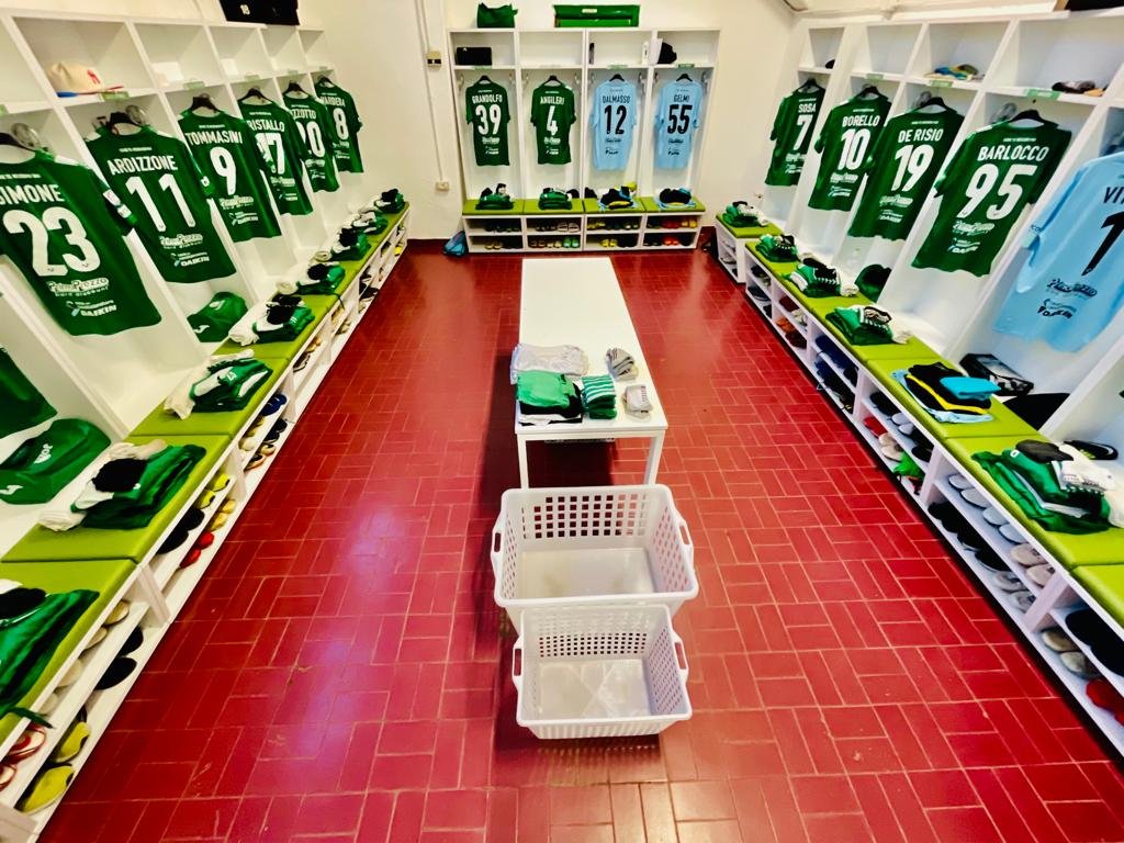MonopoliCalcio's tweet photo. Tutto pronto nella pancia del Veneziani!
#monopoli #montur https://t.co/chDQ2nWC6P