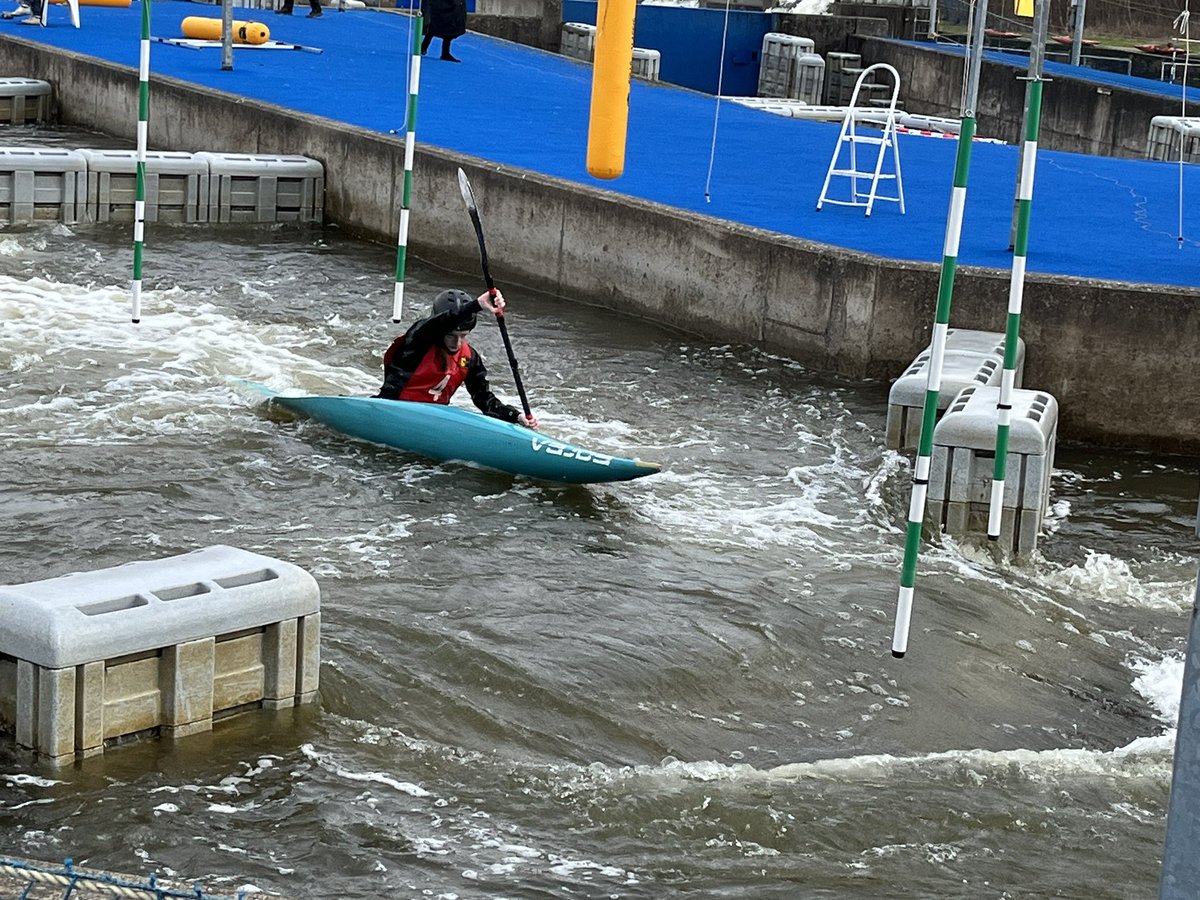 KirstPhillips1's tweet photo. And this little lady secured a 1st and 2nd place finish on her opening weekend. Super speedy across both days, and we go again next weekend 🛶🔥#chasingpromotion #scottishslalom @DunblanePrimary https://t.co/LKRW7KrmEW