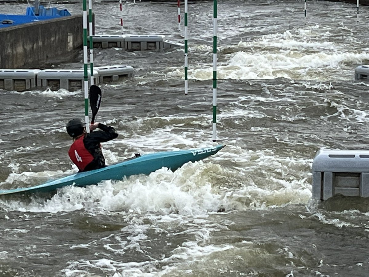 KirstPhillips1's tweet photo. And this little lady secured a 1st and 2nd place finish on her opening weekend. Super speedy across both days, and we go again next weekend 🛶🔥#chasingpromotion #scottishslalom @DunblanePrimary https://t.co/LKRW7KrmEW