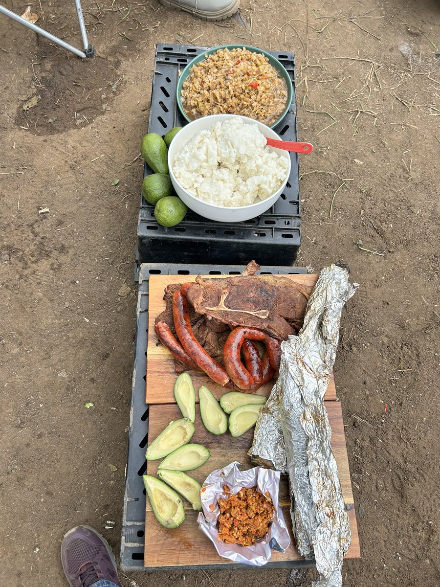 ModoP88's tweet photo. Weโre planting on a Sunday. Why not catch some fish ๐ฃ and have a braai with our team and friends. Thereโs always something to celebrate. ๐
#AfricanGirlChronicles ๐
#CabbageGirl ๐ฅฌ https://t.co/SnedX8lpKK