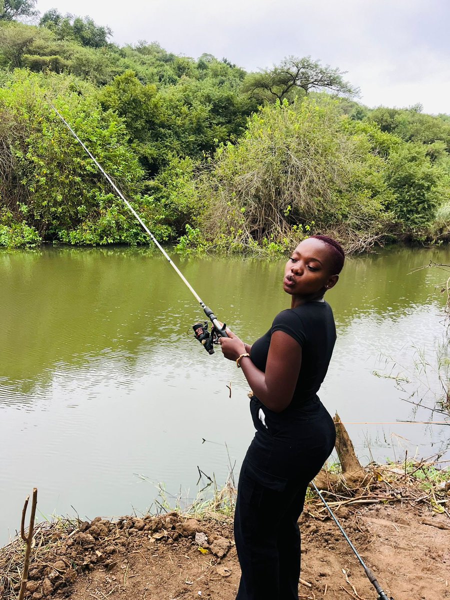 ModoP88's tweet photo. Weโre planting on a Sunday. Why not catch some fish ๐ฃ and have a braai with our team and friends. Thereโs always something to celebrate. ๐
#AfricanGirlChronicles ๐
#CabbageGirl ๐ฅฌ https://t.co/SnedX8lpKK