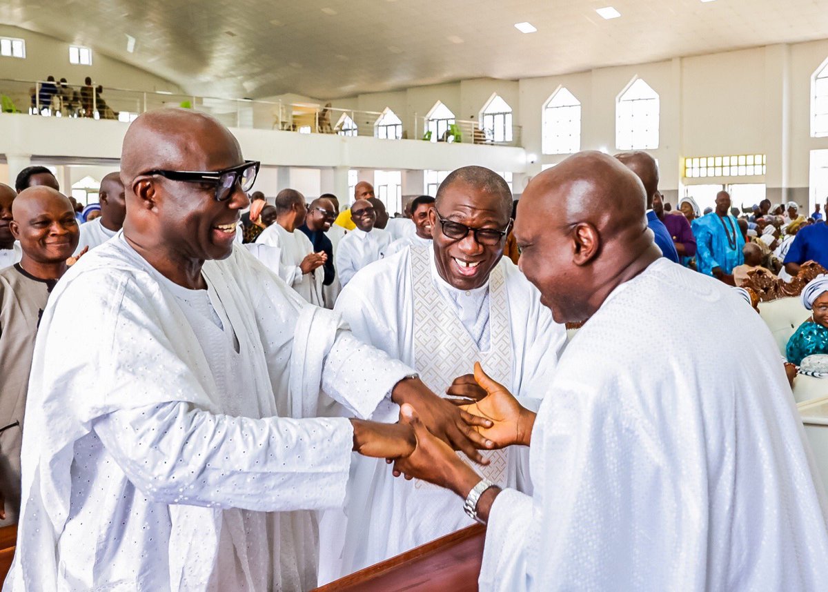 I had the honour of joining two of my predecessors in office- H.E. Dr Kayode Fayemi @kfayemi; H.E. Otunba Niyi Adebayo; leaders of our party, friends and family members for the first memorial thanksgiving service in honour of the late Otunba Bisi Egbeyemi; former Deputy Governor…