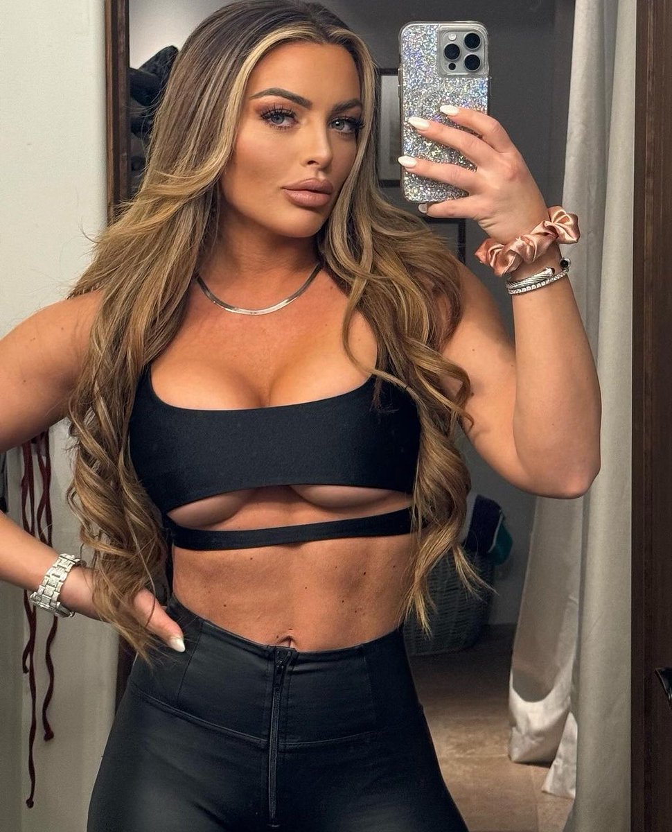 OneToxicRose's tweet image. here to corrupt you and to help you embrace your toxic side. 🖤